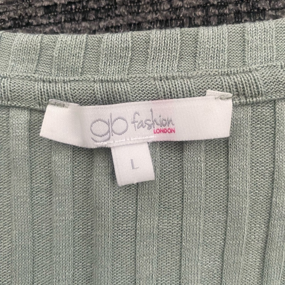 Light Green Ribbed Button-Up Top - Picture 2 of 3